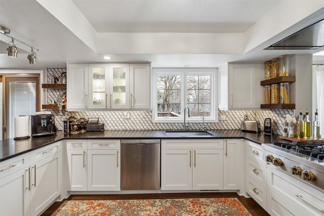 5201 Cody Drive, West Des Moines, IA 50265