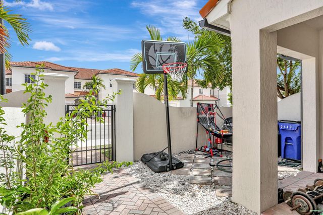 3513 NW 29TH Court, Lauderdale Lakes, FL 33311