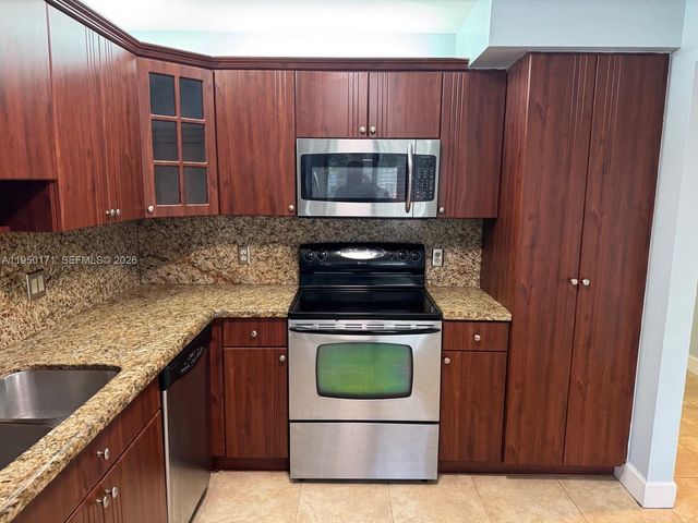 16541 Blatt Blvd 203, Weston, FL 33326