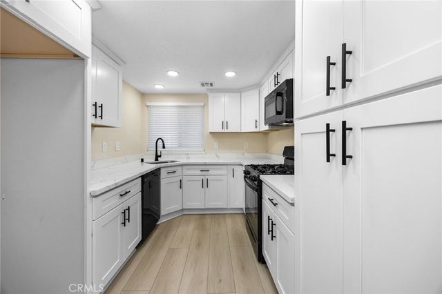 8347 Grenoble Street 9, Sunland, CA 91040