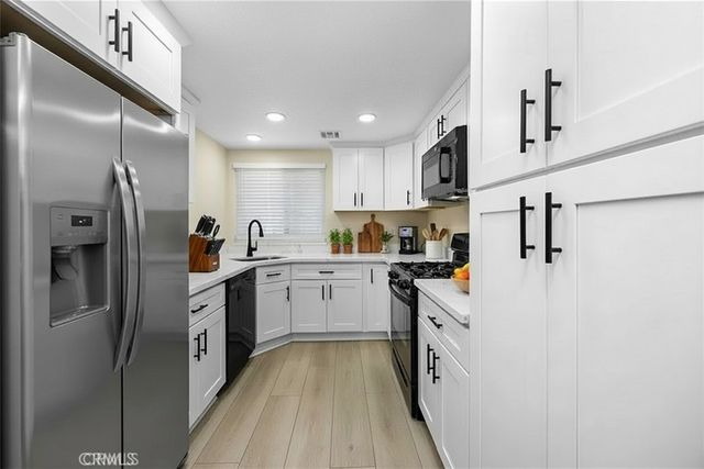 8347 Grenoble Street 9, Sunland, CA 91040