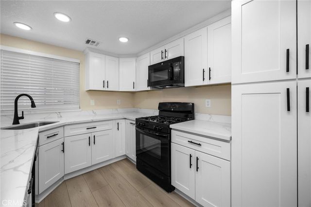 8347 Grenoble Street 9, Sunland, CA 91040