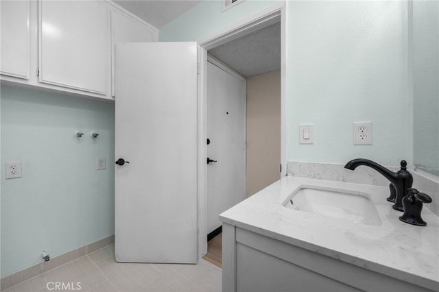 8347 Grenoble Street 9, Sunland, CA 91040