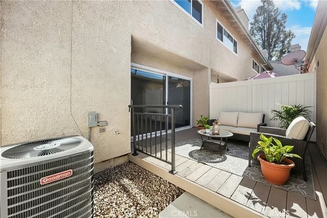 8347 Grenoble Street 9, Sunland, CA 91040