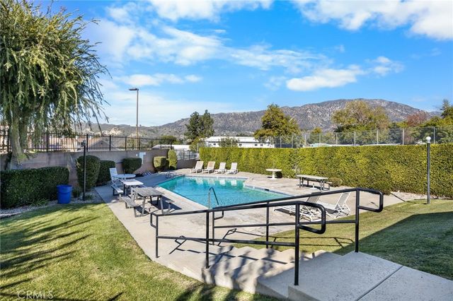 8347 Grenoble Street 9, Sunland, CA 91040
