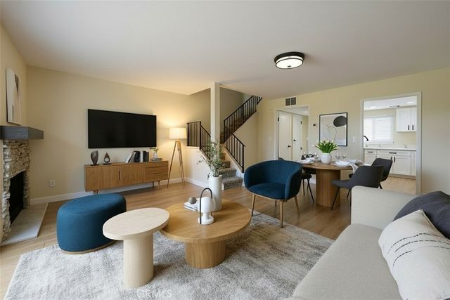 8347 Grenoble Street 9, Sunland, CA 91040