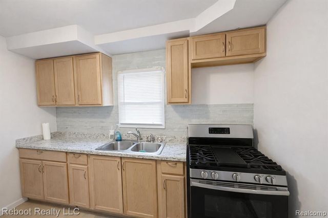 20541 Barlow Street, Detroit, MI 48205