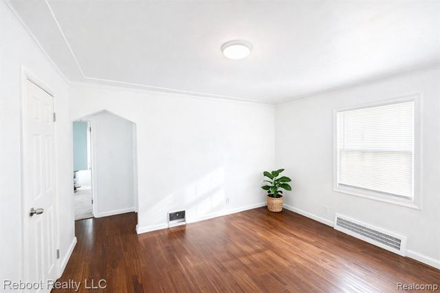 20541 Barlow Street, Detroit, MI 48205