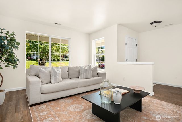 33828 SE Odell Street, Snoqualmie, WA 98065