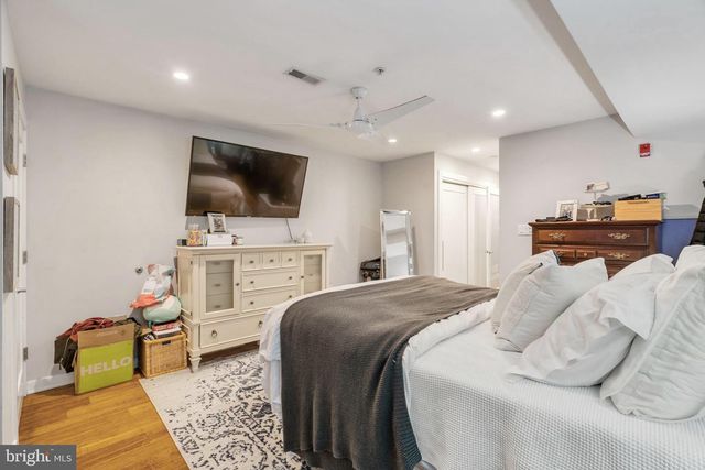 1637 CARPENTER ST, Philadelphia, PA 19146