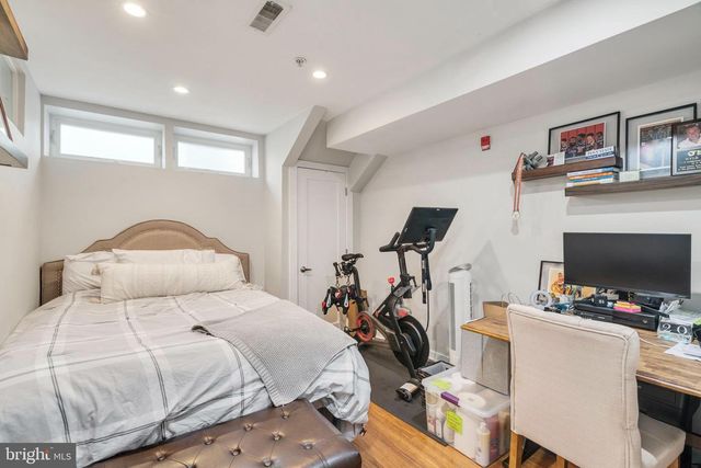 1637 CARPENTER ST, Philadelphia, PA 19146