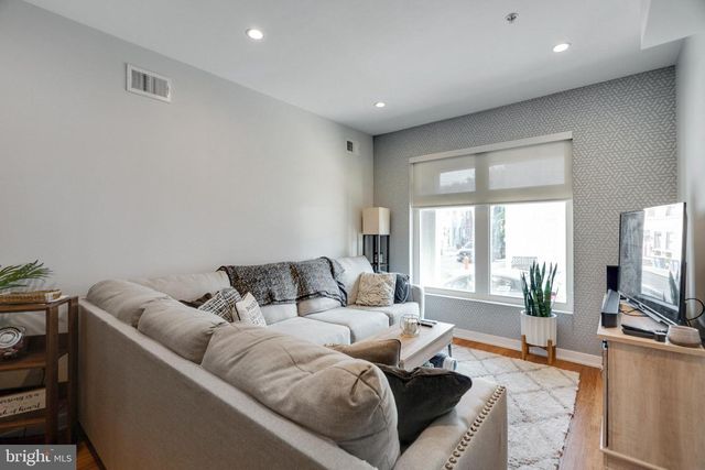 1637 CARPENTER ST, Philadelphia, PA 19146
