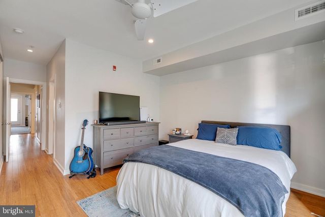 1637 CARPENTER ST, Philadelphia, PA 19146