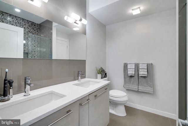 1637 CARPENTER ST, Philadelphia, PA 19146