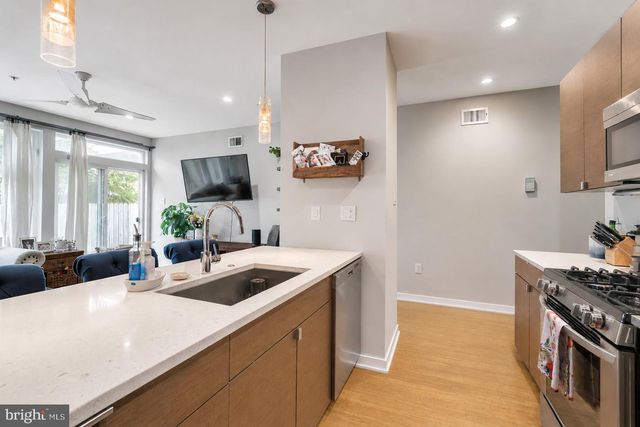 1637 CARPENTER ST, Philadelphia, PA 19146