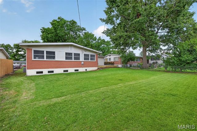 1360 Arlington Drive, Florissant, MO 63033