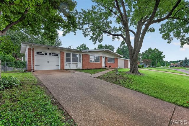 1360 Arlington Drive, Florissant, MO 63033