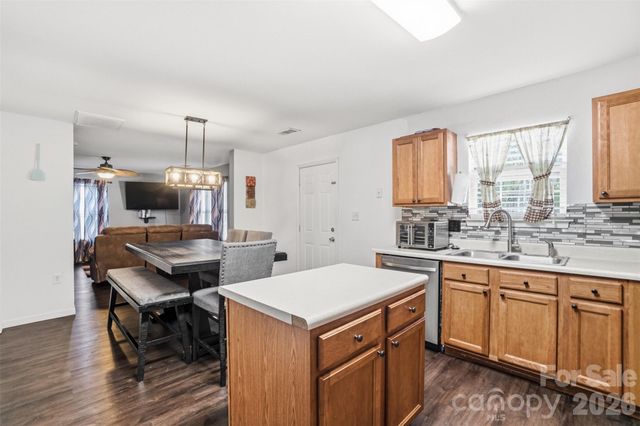 1217 Jordans Pond Lane, Charlotte, NC 28214