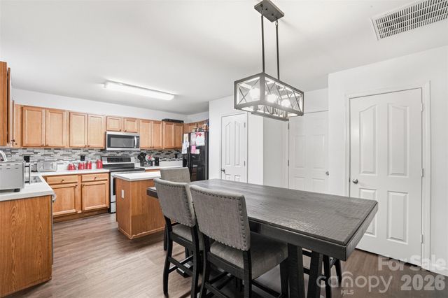 1217 Jordans Pond Lane, Charlotte, NC 28214