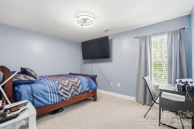 1217 Jordans Pond Lane, Charlotte, NC 28214