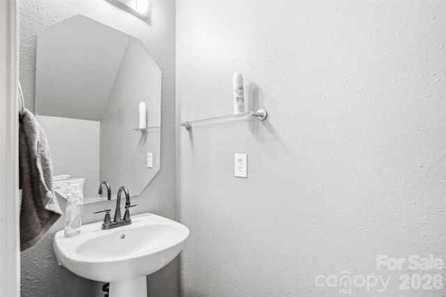 1217 Jordans Pond Lane, Charlotte, NC 28214