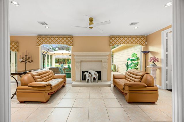 11984 White Oak Crossing, Conroe, TX 77385