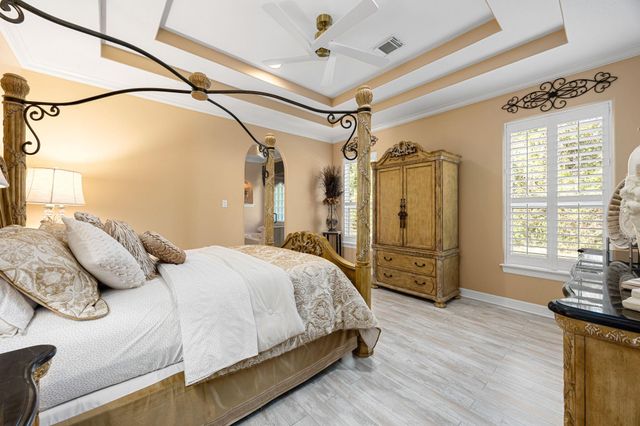 11984 White Oak Crossing, Conroe, TX 77385