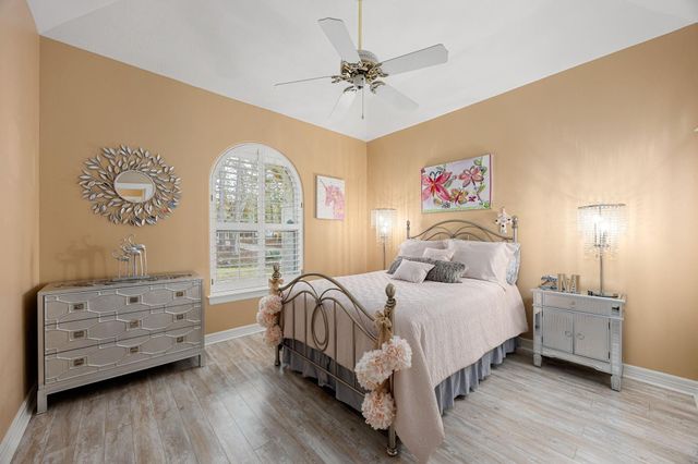 11984 White Oak Crossing, Conroe, TX 77385