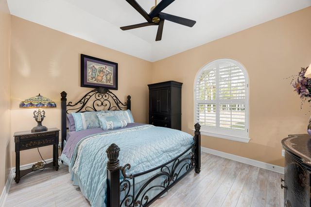 11984 White Oak Crossing, Conroe, TX 77385