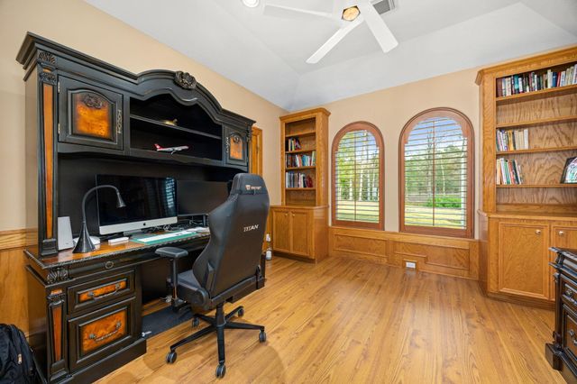 11984 White Oak Crossing, Conroe, TX 77385