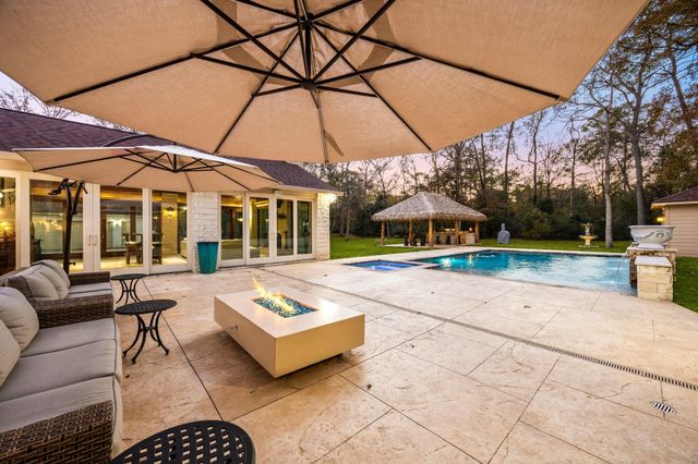 11984 White Oak Crossing, Conroe, TX 77385