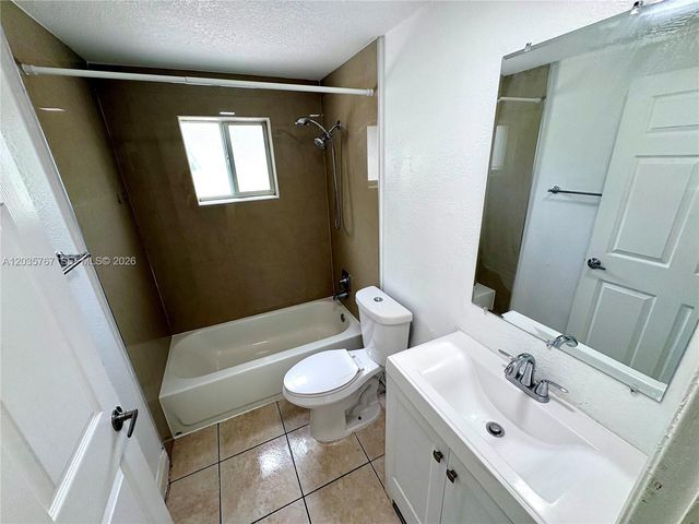 4271 NW 5th Street 128, Plantation, FL 33317