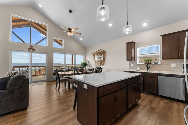 340 Settlers Cove, Kimberling City, MO 65686