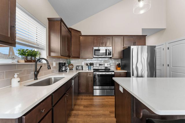 340 Settlers Cove, Kimberling City, MO 65686