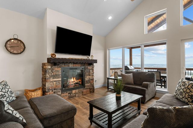 340 Settlers Cove, Kimberling City, MO 65686