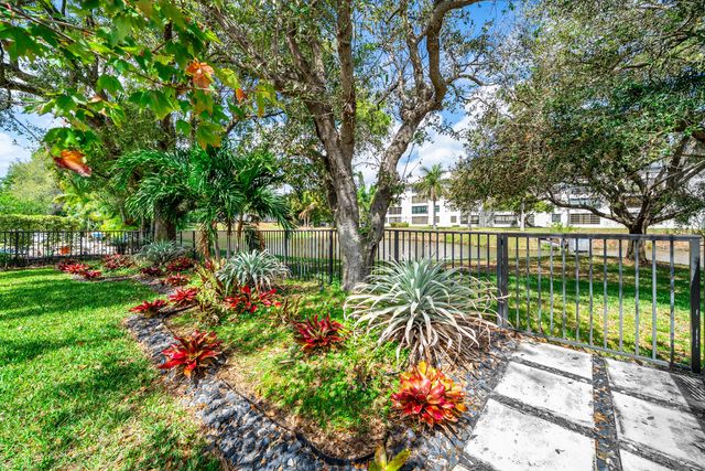 3069 Safflower Circle, West Palm Beach, FL 33401