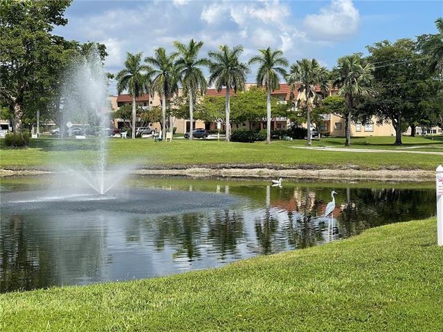 9330 S Sunrise Lakes Boulevard 304, Sunrise, FL 33322