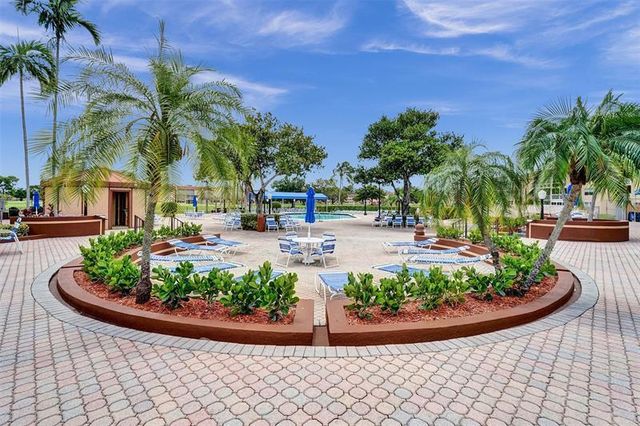 9330 S Sunrise Lakes Boulevard 304, Sunrise, FL 33322
