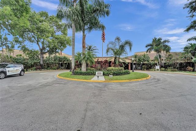 9330 S Sunrise Lakes Boulevard 304, Sunrise, FL 33322