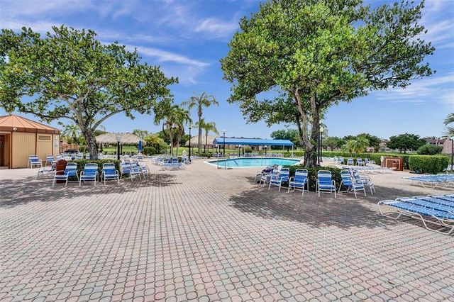 9330 S Sunrise Lakes Boulevard 304, Sunrise, FL 33322
