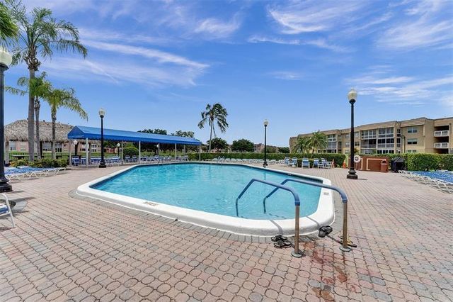 9330 S Sunrise Lakes Boulevard 304, Sunrise, FL 33322