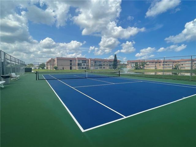 9330 S Sunrise Lakes Boulevard 304, Sunrise, FL 33322