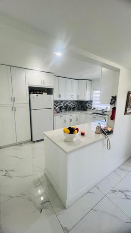 9330 S Sunrise Lakes Boulevard 304, Sunrise, FL 33322