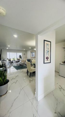 9330 S Sunrise Lakes Boulevard 304, Sunrise, FL 33322