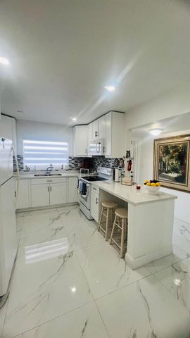 9330 S Sunrise Lakes Boulevard 304, Sunrise, FL 33322
