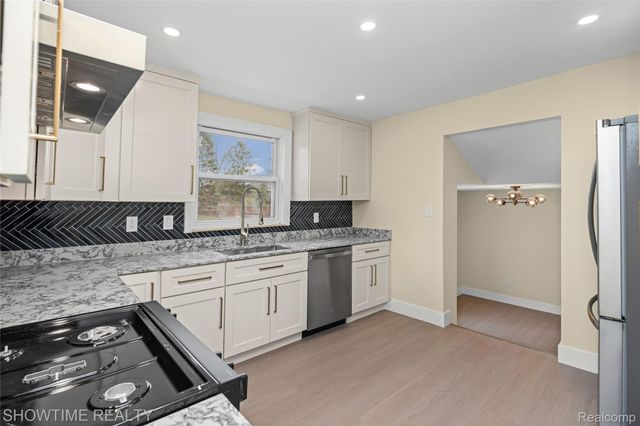 30430 Park Street, Roseville, MI 48066