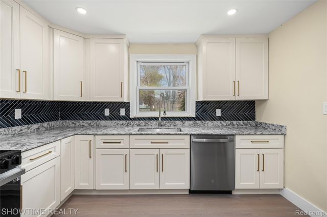 30430 Park Street, Roseville, MI 48066