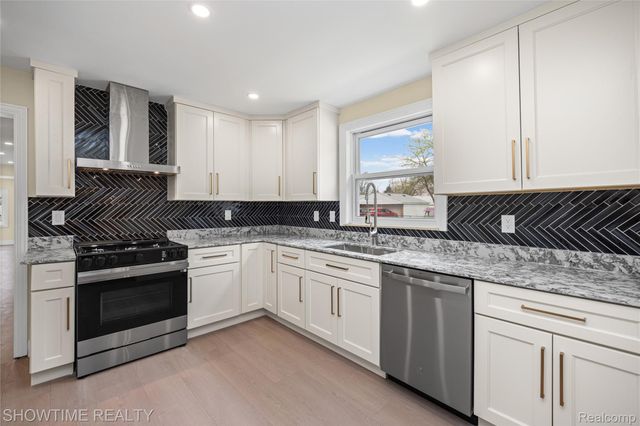 30430 Park Street, Roseville, MI 48066