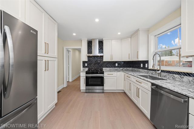 30430 Park Street, Roseville, MI 48066