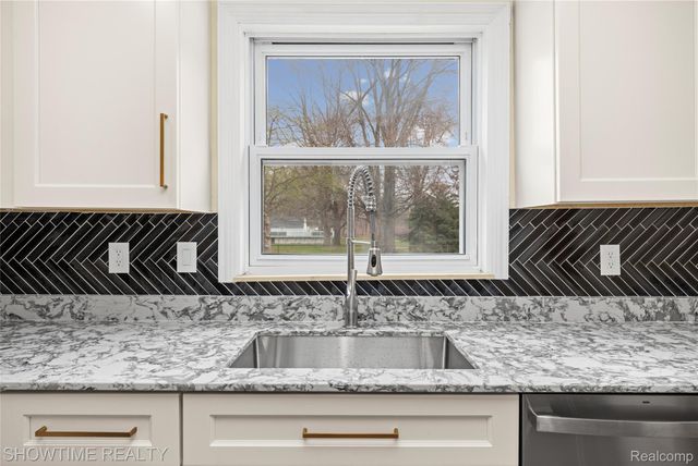 30430 Park Street, Roseville, MI 48066